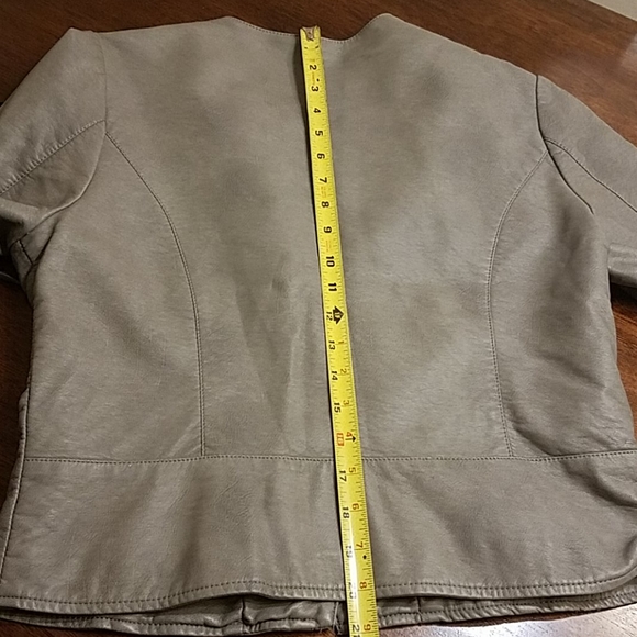 Romeo & Juliet Gray Vegan Zipper Jacket - Picture 11 of 11